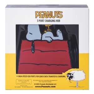 Peanuts Snoopy Red and Black Charging Hub